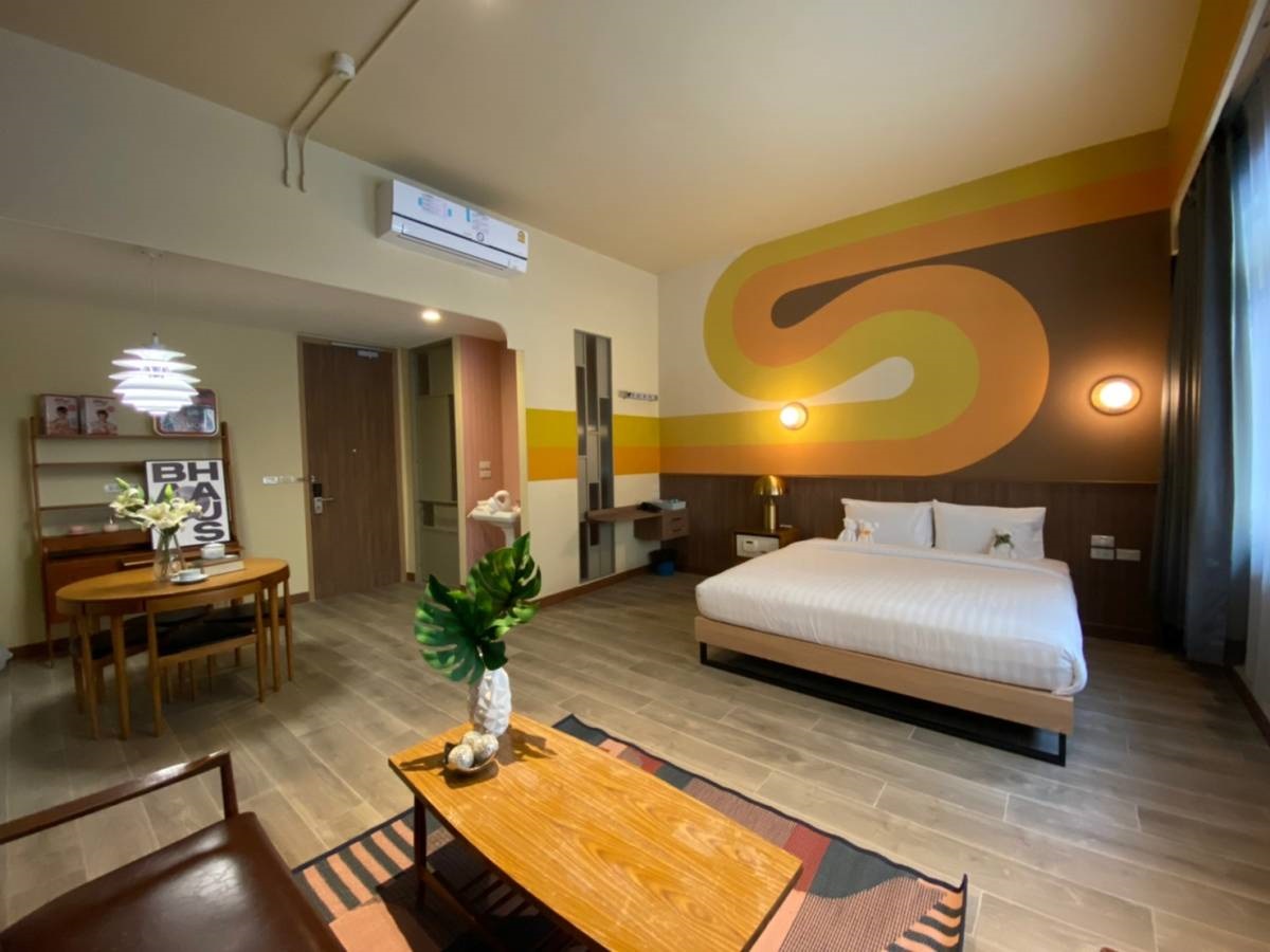 Miami Hotel, Bangkok : Miami Signature Room - Vintage Hotel with