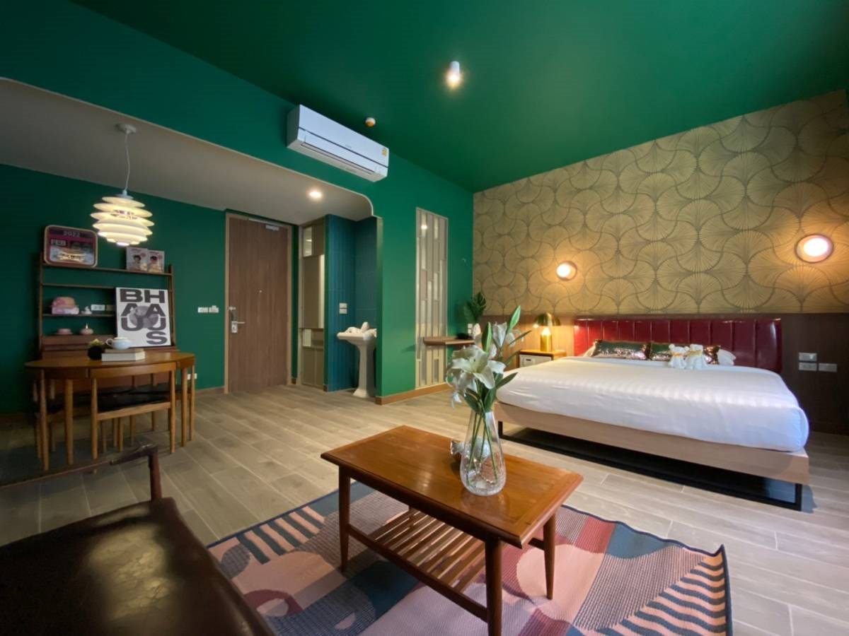 Miami Hotel, Bangkok : Miami Signature Room - Vintage Hotel with